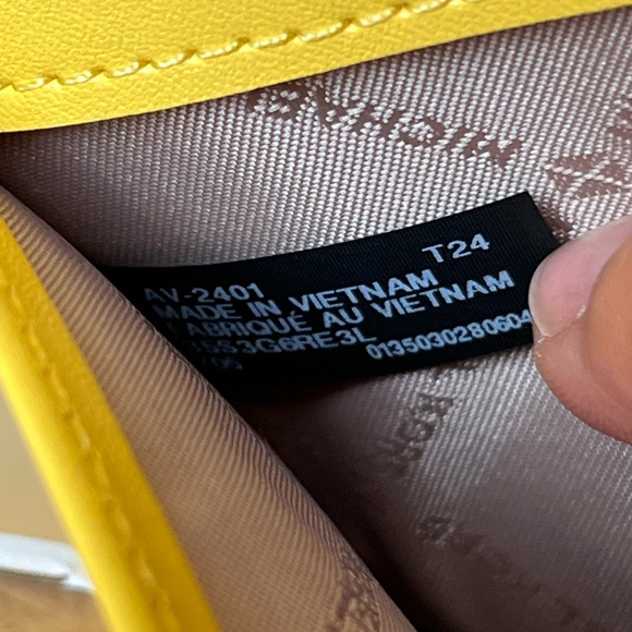 Michael Kors Wallet🎈🎈 - Picture 7 of 8